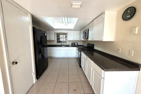 House in Orlando, Florida 4 bedrooms, 165.55 sq.m. № 2093836 - photo 7