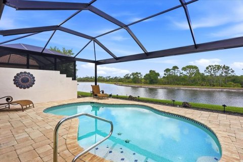 Casa en Port Charlotte, Florida 2 dormitorios, 144.56 m2 № 2364303