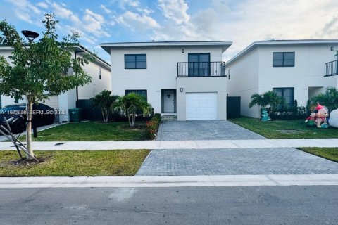 Adosado en Florida City, Florida 5 dormitorios, 168.15 m2 № 2032331