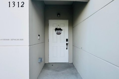 Adosado en alquiler en Florida City, Florida, 5 dormitorios, 168.15 m2 № 2032331 - foto 2