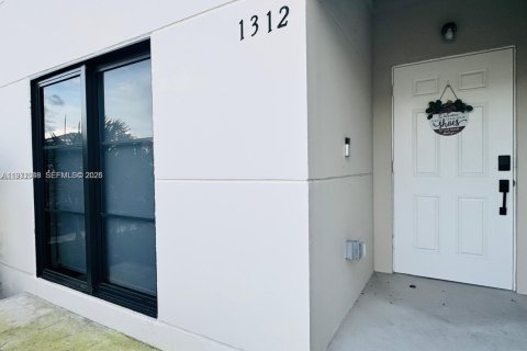 Adosado en alquiler en Florida City, Florida, 5 dormitorios, 168.15 m2 № 2032331 - foto 3