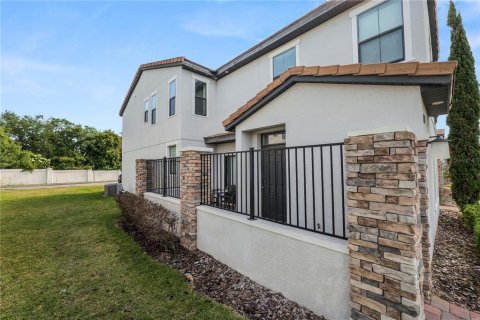 Townhouse in Haines City, Florida 3 bedrooms, 167.41 sq.m. № 2166743 - photo 3
