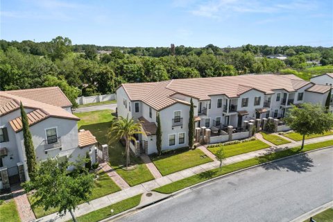 Townhouse in Haines City, Florida 3 bedrooms, 167.41 sq.m. № 2166743 - photo 16