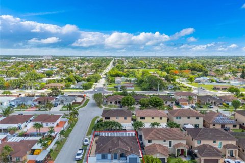 House in Homestead, Florida 3 bedrooms, 146.14 sq.m. № 2012672 - photo 3