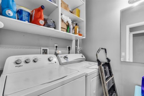 House in Homestead, Florida 3 bedrooms, 146.14 sq.m. № 2012672 - photo 24