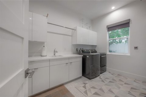 Villa ou maison à vendre à Tampa, Floride: 5 chambres, 407.47 m2 № 2285061 - photo 25