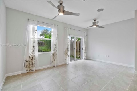 Townhouse in Homestead, Florida 3 bedrooms, 129.41 sq.m. № 2003777 - photo 11