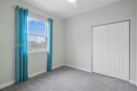 Townhouse in Homestead, Florida 3 bedrooms, 129.41 sq.m. № 2003777 - photo 17