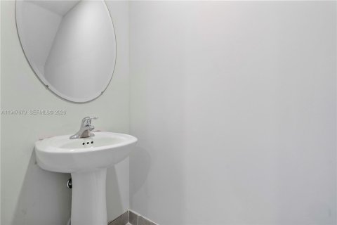 Townhouse in Homestead, Florida 3 bedrooms, 129.41 sq.m. № 2003777 - photo 14