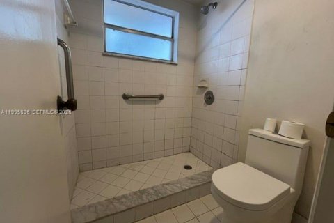 Купить кондоминиум в Тамарак, Флорида 1 спальня, 67.82м2, № 2058345 - фото 9