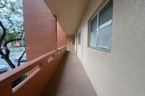 Купить кондоминиум в Тамарак, Флорида 1 спальня, 67.82м2, № 2058345 - фото 12