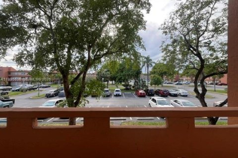 Купить кондоминиум в Тамарак, Флорида 1 спальня, 67.82м2, № 2058345 - фото 13