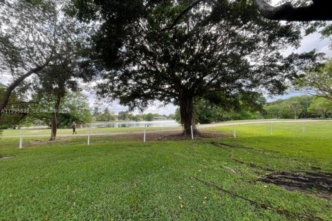 Купить кондоминиум в Тамарак, Флорида 1 спальня, 67.82м2, № 2058345 - фото 18