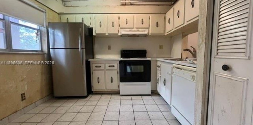 Кондоминиум с 1 спальней в Тамарак, Флорида № 2058345