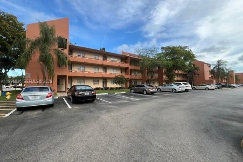 Купить кондоминиум в Тамарак, Флорида 1 спальня, 67.82м2, № 2058345 - фото 16