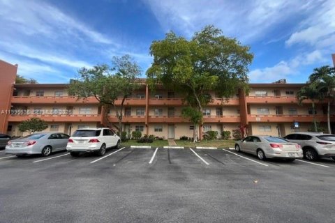 Купить кондоминиум в Тамарак, Флорида 1 спальня, 67.82м2, № 2058345 - фото 15