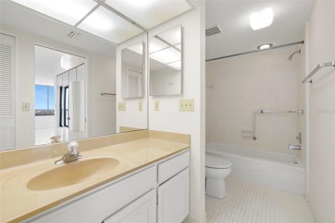 Купить кондоминиум в Сент-Пит-Бич, Флорида 4 комнаты, 132.85м2, № 2109216 - фото 24