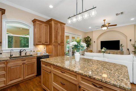 House in Tampa, Florida 3 bedrooms, 178.74 sq.m. № 2101642 - photo 12
