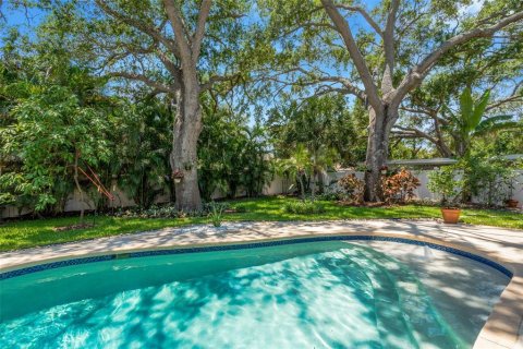 House in Tampa, Florida 3 bedrooms, 178.74 sq.m. № 2101642 - photo 22