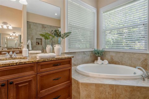 House in Tampa, Florida 3 bedrooms, 178.74 sq.m. № 2101642 - photo 17