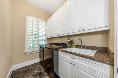 House in Tampa, Florida 3 bedrooms, 178.74 sq.m. № 2101642 - photo 21