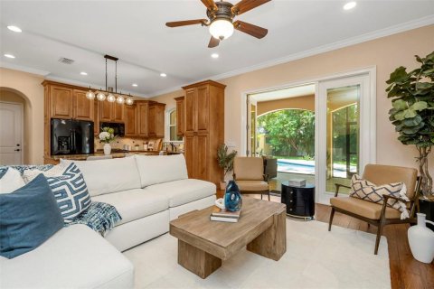 House in Tampa, Florida 3 bedrooms, 178.74 sq.m. № 2101642 - photo 9