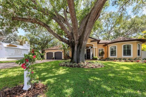 House in Tampa, Florida 3 bedrooms, 178.74 sq.m. № 2101642 - photo 2