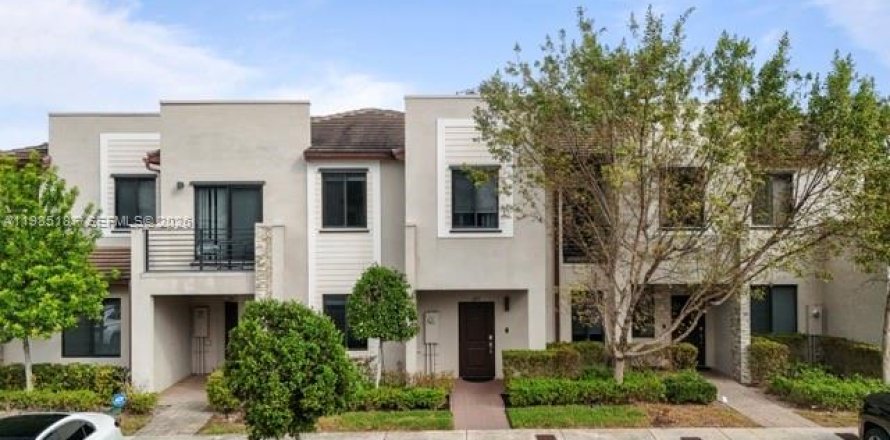 Townhouse in Miami, Florida 3 bedrooms, 130.34 sq.m. № 2087330