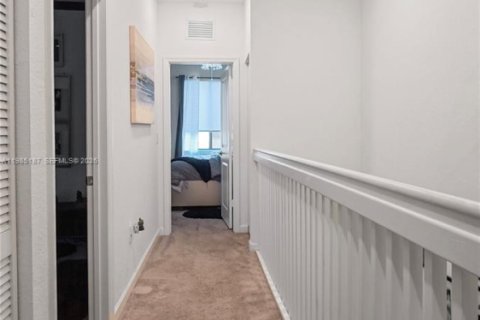 Townhouse in Miami, Florida 3 bedrooms, 130.34 sq.m. № 2087330 - photo 21