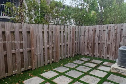 Townhouse in Miami, Florida 3 bedrooms, 130.34 sq.m. № 2087330 - photo 3