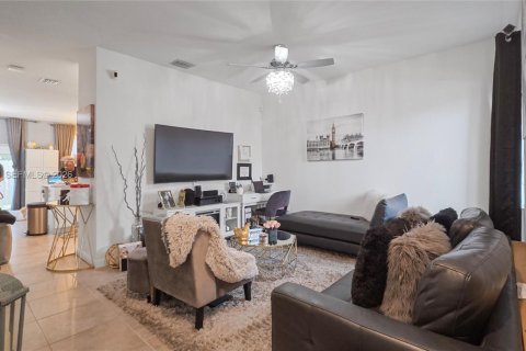Townhouse in Miami, Florida 3 bedrooms, 130.34 sq.m. № 2087330 - photo 23