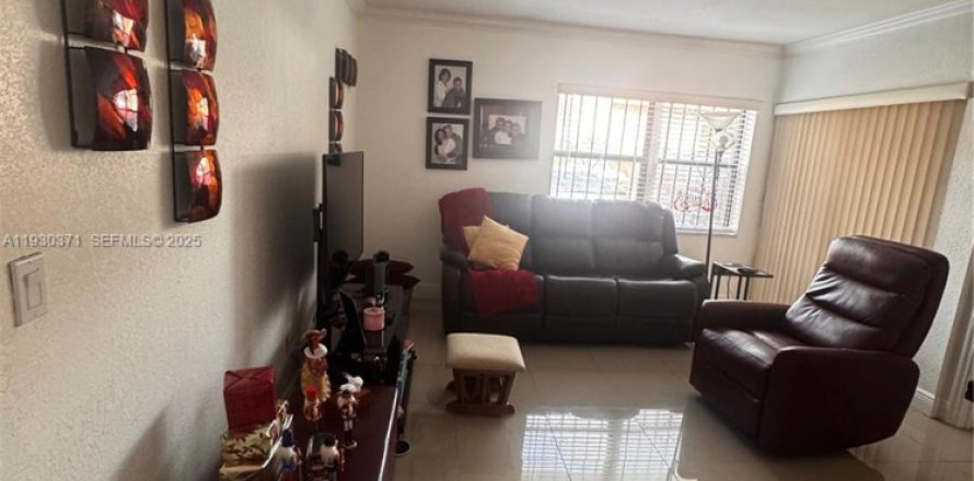 Condo à Hialeah, Floride, 2 chambres  № 1990651