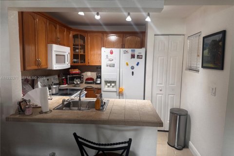 Copropriété à vendre à Hialeah, Floride: 2 chambres, 69.68 m2 № 1990651 - photo 6