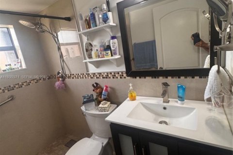 Copropriété à vendre à Hialeah, Floride: 2 chambres, 69.68 m2 № 1990651 - photo 5