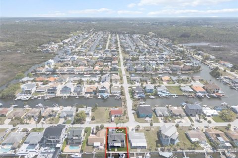 Купить виллу или дом в Гудзон, Флорида 9 комнат, 113.15м2, № 2102319 - фото 10