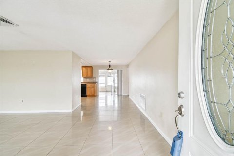 Casa en venta en New Port Richey, Florida, 3 dormitorios, 123.93 m2 № 1899775 - foto 4