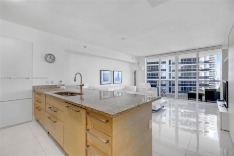 Copropriété à louer à Hallandale Beach, Floride: 1 chambre, 78.41 m2 № 1579810 - photo 5