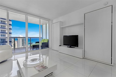 Copropriété à louer à Hallandale Beach, Floride: 1 chambre, 78.41 m2 № 1579810 - photo 3