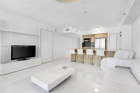 Copropriété à louer à Hallandale Beach, Floride: 1 chambre, 78.41 m2 № 1579810 - photo 2