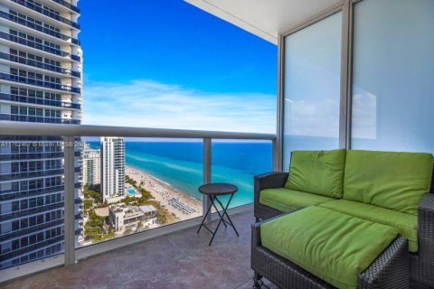 Copropriété à louer à Hallandale Beach, Floride: 1 chambre, 78.41 m2 № 1579810 - photo 18
