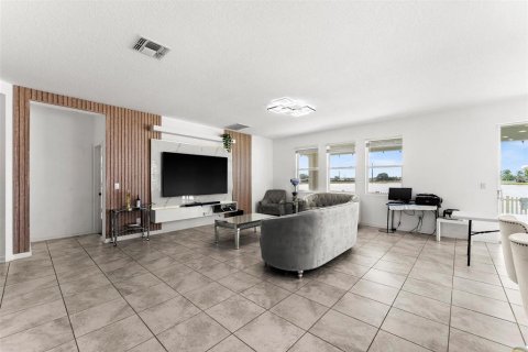 House in Saint Cloud, Florida 3 bedrooms, 226.59 sq.m. № 1191275 - photo 20