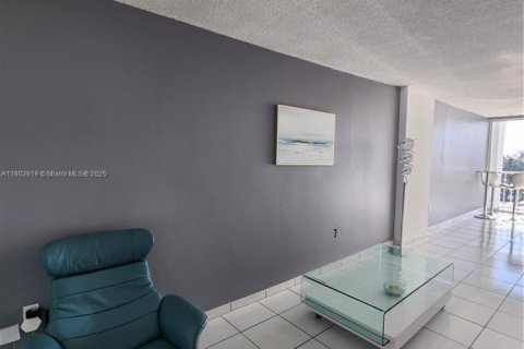 Снять в аренду кондоминиум в Майами-Бич, Флорида 1 спальня, 93.46м2, № 1955308 - фото 16