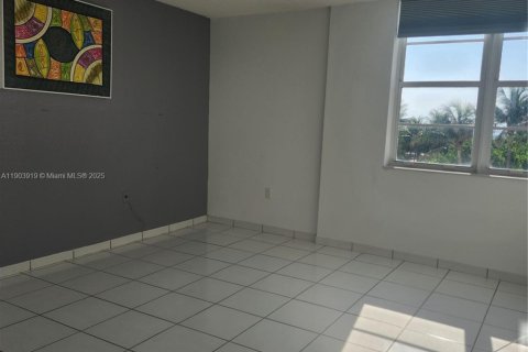 Снять в аренду кондоминиум в Майами-Бич, Флорида 1 спальня, 93.46м2, № 1955308 - фото 7
