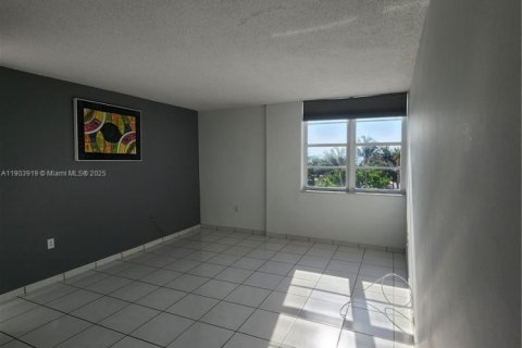 Снять в аренду кондоминиум в Майами-Бич, Флорида 1 спальня, 93.46м2, № 1955308 - фото 19