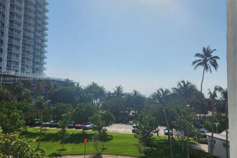 Снять в аренду кондоминиум в Майами-Бич, Флорида 1 спальня, 93.46м2, № 1955308 - фото 2