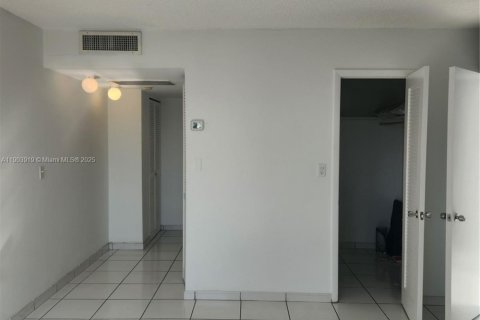 Снять в аренду кондоминиум в Майами-Бич, Флорида 1 спальня, 93.46м2, № 1955308 - фото 8