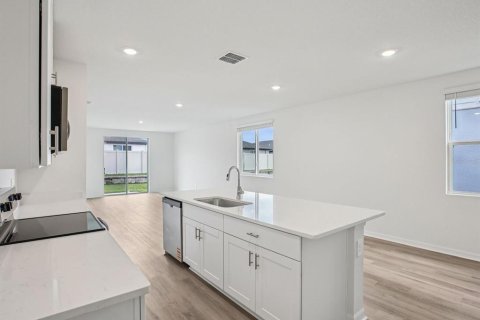 Casa en venta en Zephyrhills, Florida, 4 dormitorios, 156.73 m2 № 2413926 - foto 5