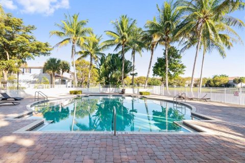 Townhouse in Miramar, Florida 2 bedrooms, 98.1 sq.m. № 1859835 - photo 2