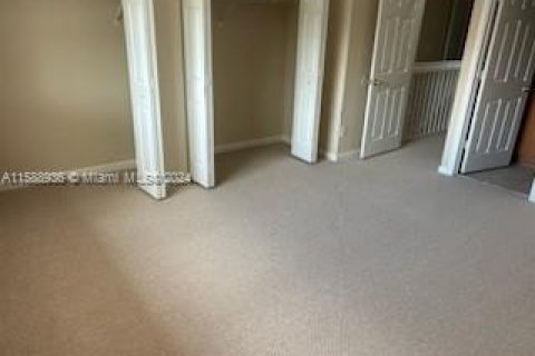 Townhouse in Miramar, Florida 2 bedrooms, 98.1 sq.m. № 1859835 - photo 16