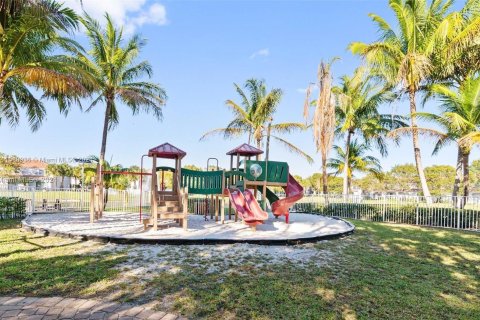 Townhouse in Miramar, Florida 2 bedrooms, 98.1 sq.m. № 1859835 - photo 19